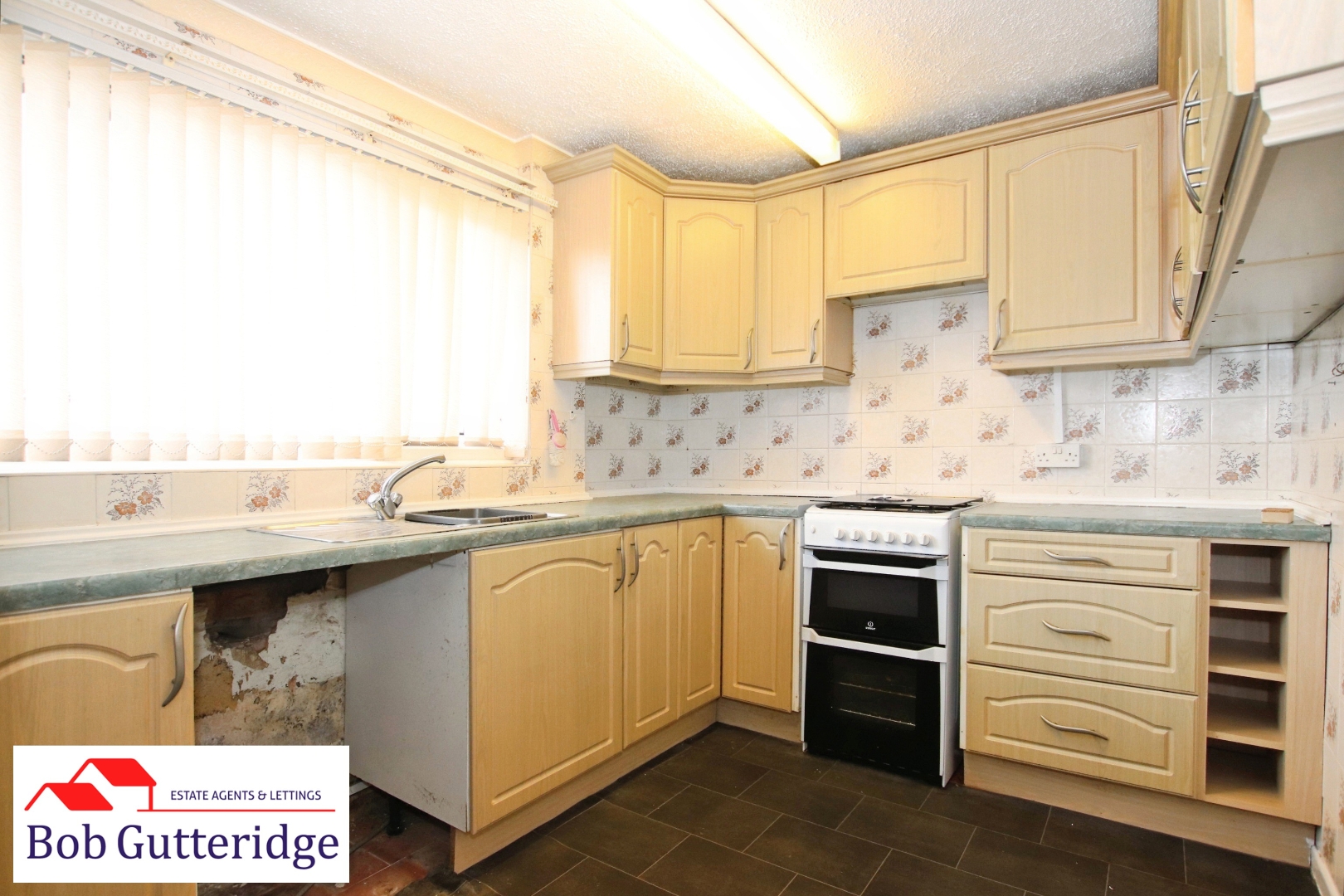 FITTED KITCHEN